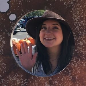 Meet your Posher, Danielle